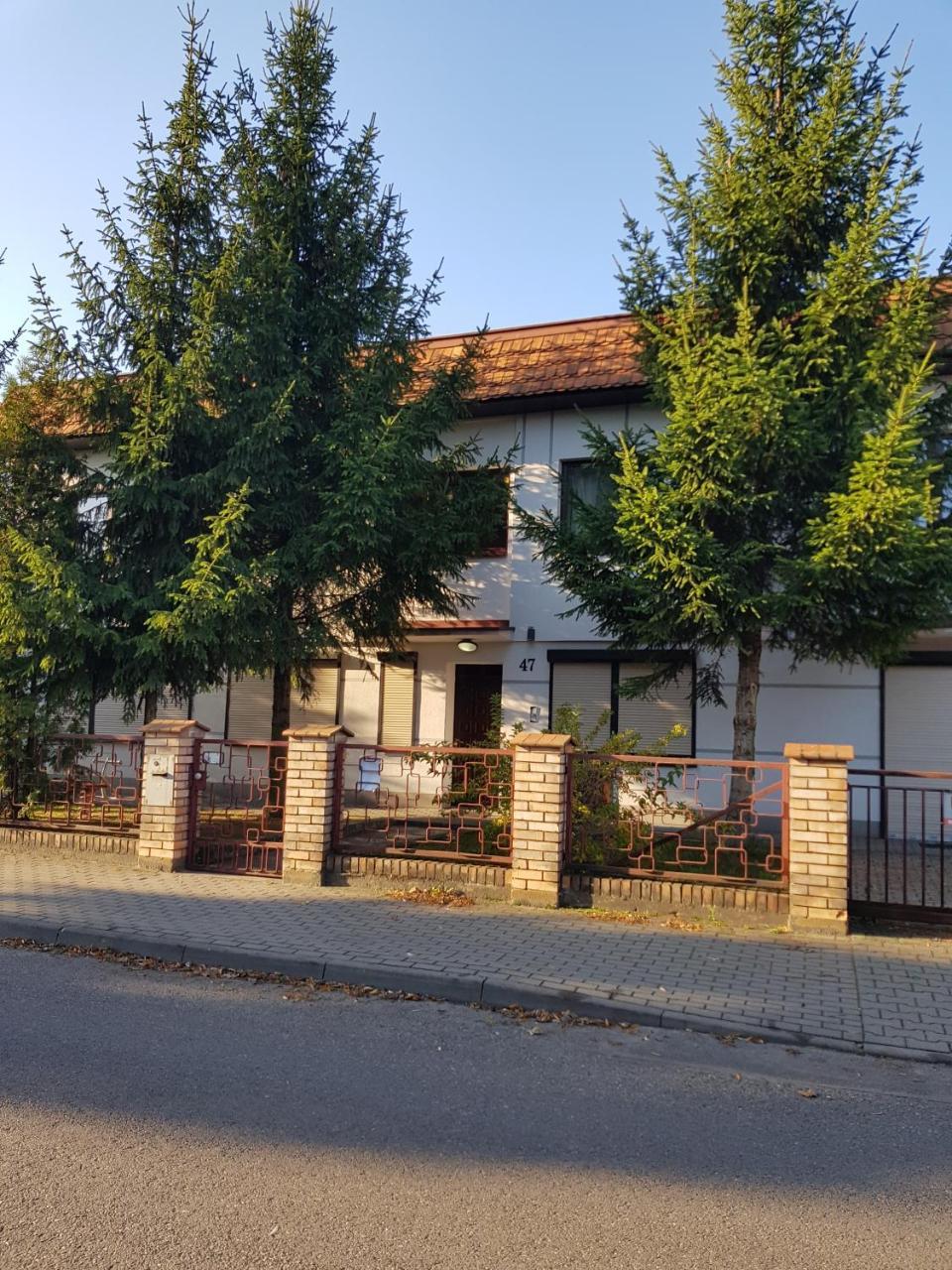 Pokoje Pod Swierkiem Swarzedz Exterior photo
